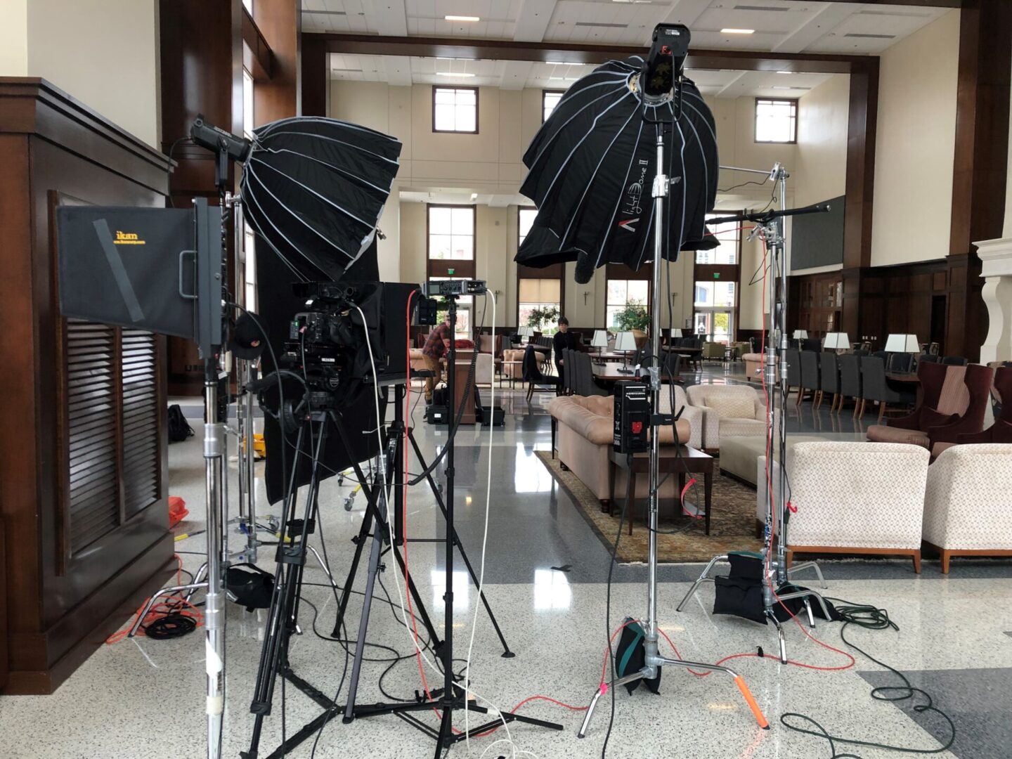 A room with many different types of lighting equipment.